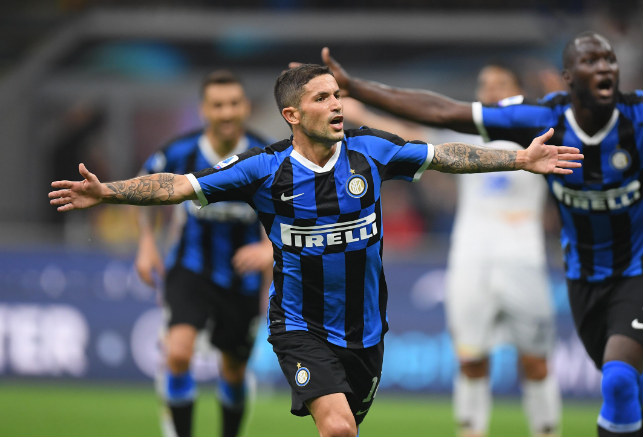 二娃回家了！穆勒现身拜仁主场，观战球队对阵美因茨（二娃归来！穆勒现身安联观战拜仁对阵美因茨）