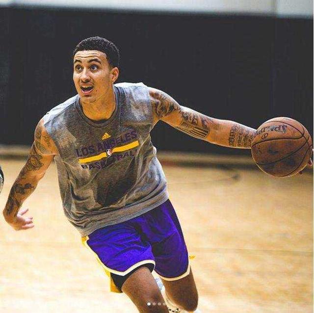 CBA官方：陈盈骏&韦瑟斯庞当选为新赛季首周周最佳球员（CBA官宣：陈盈骏、韦瑟斯庞当选新赛季首周最佳球员）