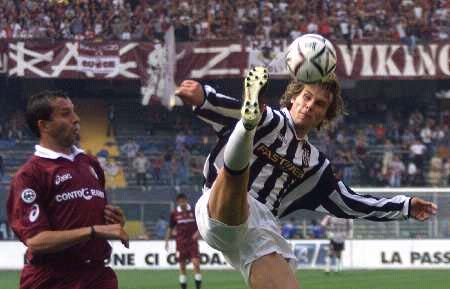 这就是改变联盟格局的男人 文班亚马本赛季名场面（改写联盟格局的男人：文班亚马本季高光瞬间）