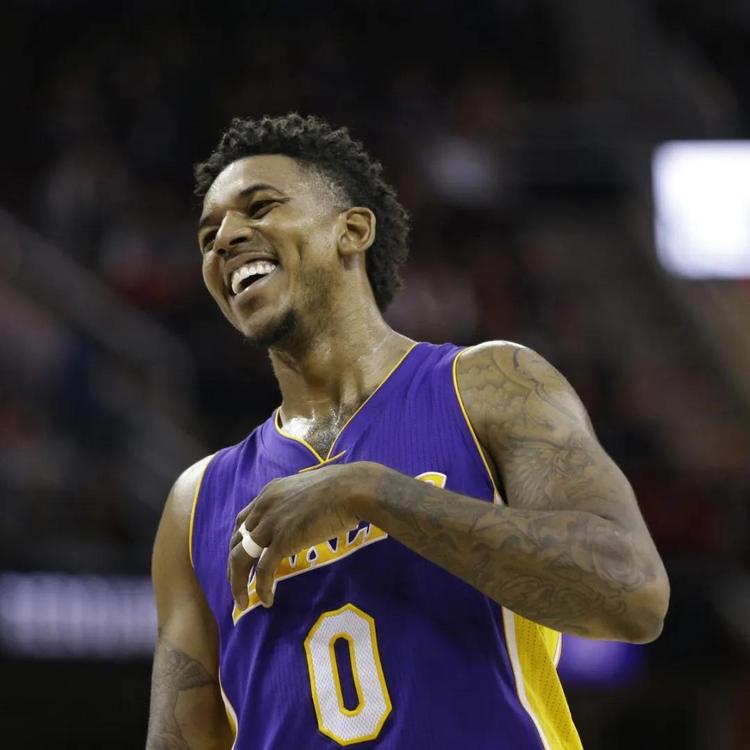 全市场：拉齐奥接近免签因西涅，年薪130万欧签约至明年6月（全市场：拉齐奥或将以自由身引进因西涅，年薪130万欧，合同至明年6月）