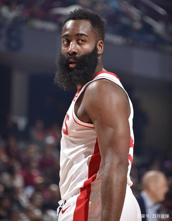 德天空：阿兹努世俱杯训练表现和态度不佳，让孔帕尼感到失望（德国天空体育：阿兹努在世俱杯训练中的态度与表现欠佳，令孔帕尼失望）