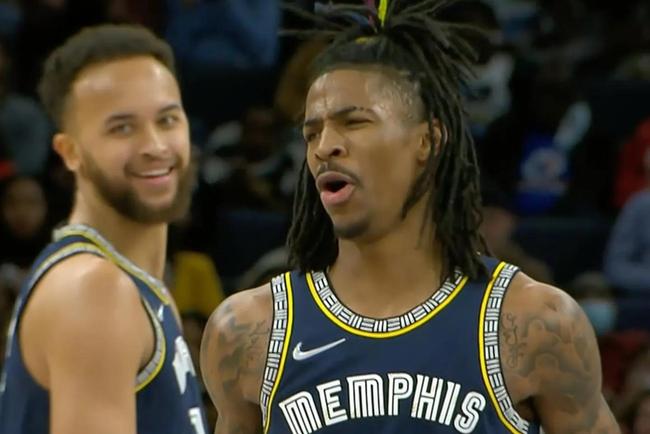 无解跳投太稳了！杜兰特4中0后连中6球 上半场砍下16分2助攻（杜兰特前四投全失后连中六球，无解跳投发威，半场轰下16分2助攻）