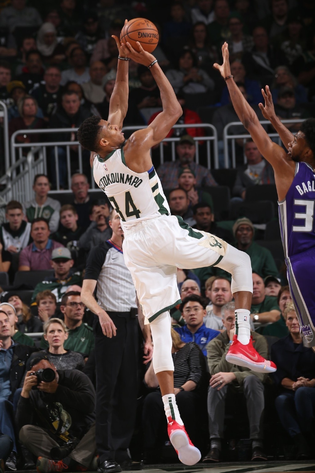 老友记，迈阿密夺冠首发阵容有6名阿根廷人+多位老队友（老友重聚：迈阿密夺冠首发6名阿根廷球员携手多位旧将）