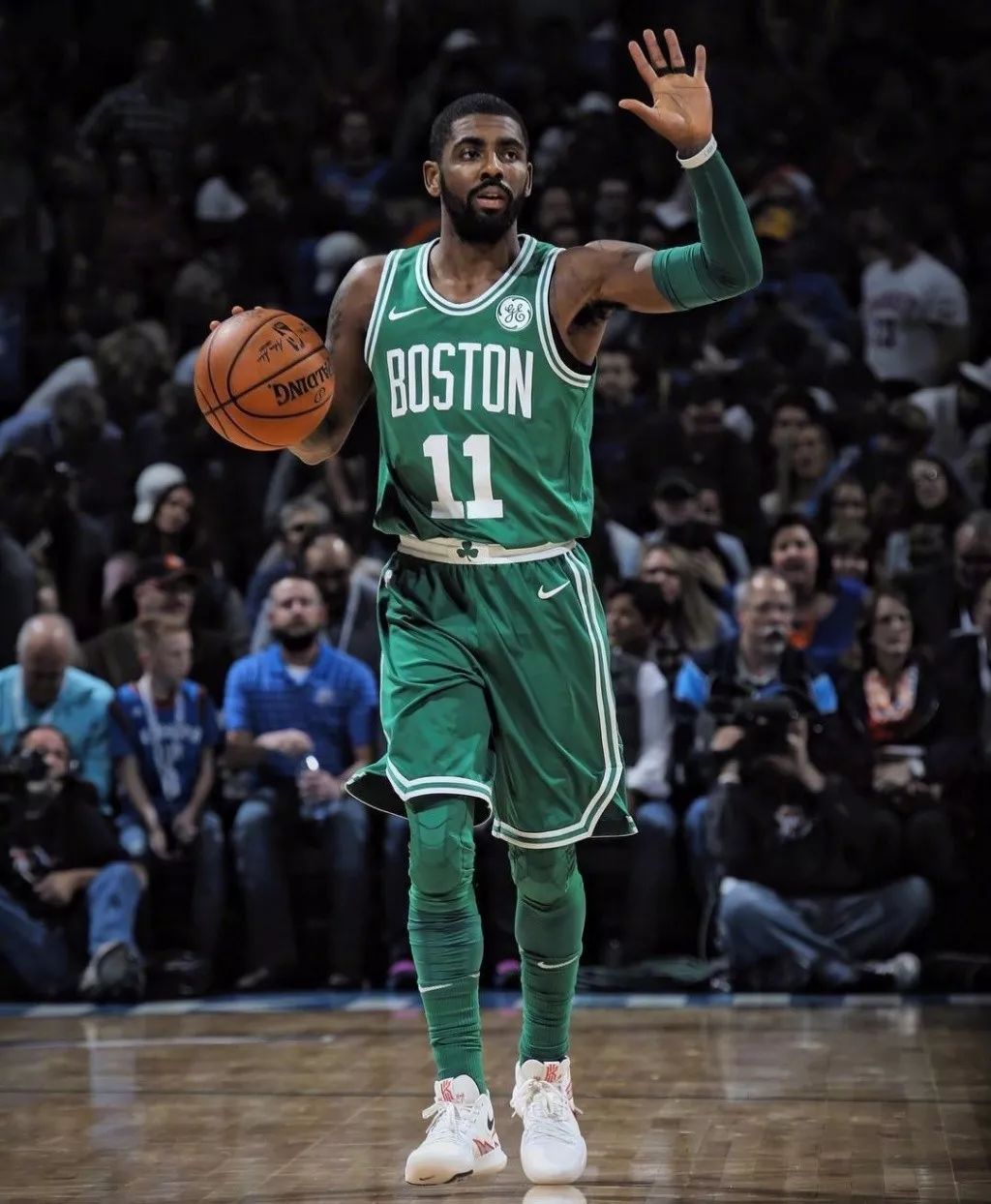 葡媒批评C罗：C罗应该为他的行为道歉，并对此感到羞愧（葡媒指责C罗：应为失当行为道歉并深感羞愧）