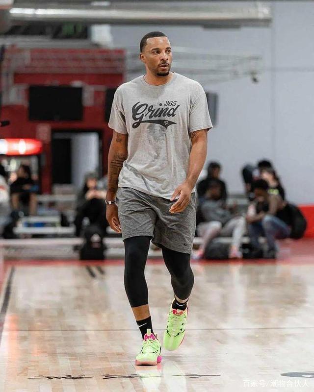 恩德里克被罚下时，维尼修斯：你再多掏牌，把所有人都罚下（恩德里克染红之时，维尼修斯怒斥裁判：你继续掏牌，把所有人都罚下）