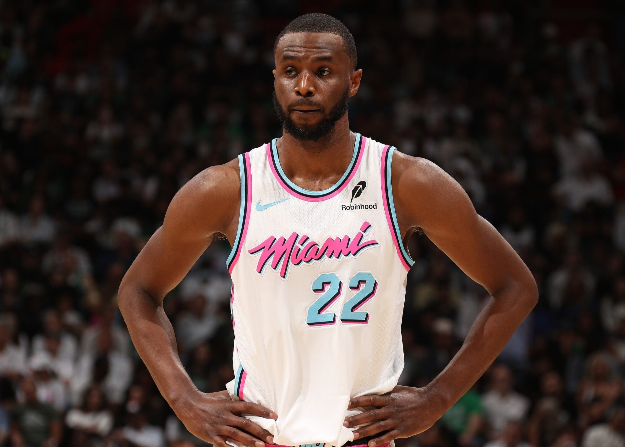 卡牌大师？皇马本场主裁本赛季此前7场西甲出示35黄6红（皇马此役主裁发牌频繁：本季前7场西甲出示35黄6红）