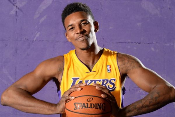 雷迪克：湖人目前首要任务是保护詹姆斯，而不是让他凑场次评奖（雷迪克：湖人当务之急是保护詹姆斯，而非为评奖凑出场次）