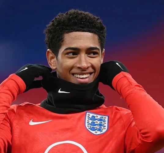 进球+造乌龙，麦克托米奈当选那不勒斯2-0卡拉巴赫全场最佳（破门+制造乌龙，麦克托米奈荣膺那不勒斯2-0卡拉巴赫本场最佳）