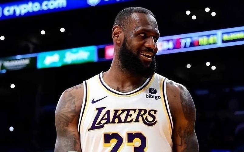 NBA湖人主场获胜，詹姆斯砍下高分（湖人主场告捷，詹姆斯轰下高分）