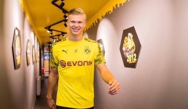 米奇23+15砍下大号两双，攻防兼备率队客场大胜（米奇23分15板揽大两双，攻守俱佳率队客场大胜）