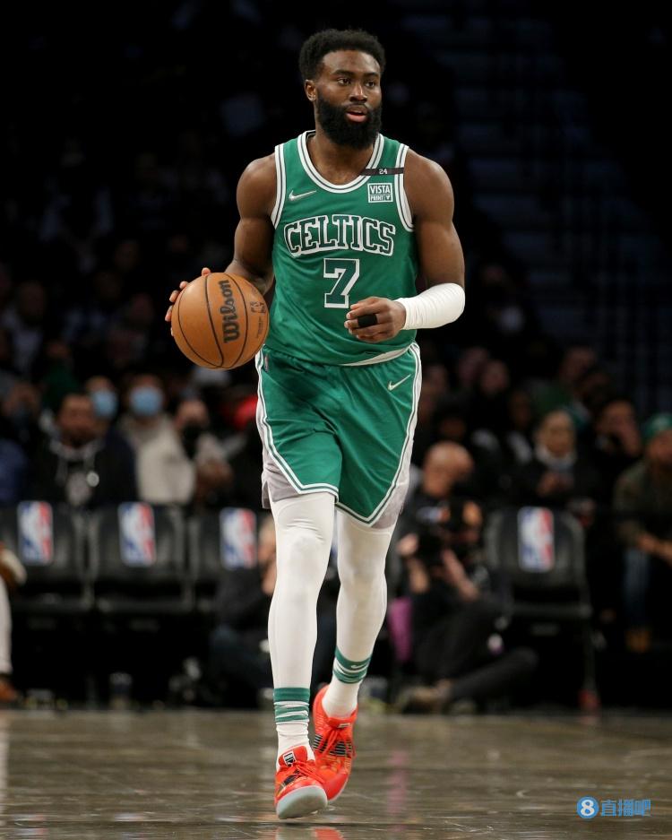 记者：加拉塔萨雷希望免费租借萨拉赫，合同半年800万欧（报道：加拉塔萨雷拟零租金租借萨拉赫，半年合约800万欧元）