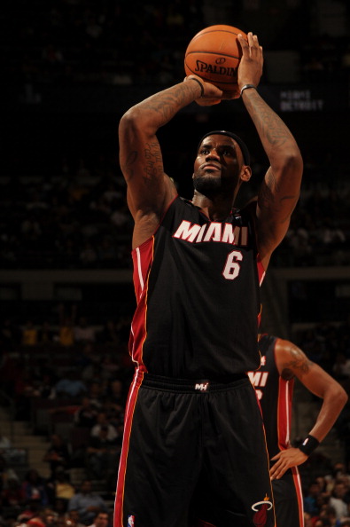 87年主场不败！梅里诺传射建功，阿森纳2-0小蜜蜂十一轮不败领跑（主场87年不败延续！梅里诺传射发威，阿森纳2-0小蜜蜂，十一轮不败继续领跑）