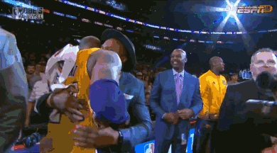 22／23赛季以来顶级前锋越位数：哈兰德仅18次，C罗143次（22／23至今顶级前锋越位次数对比：哈兰德18次 vs C罗143次）