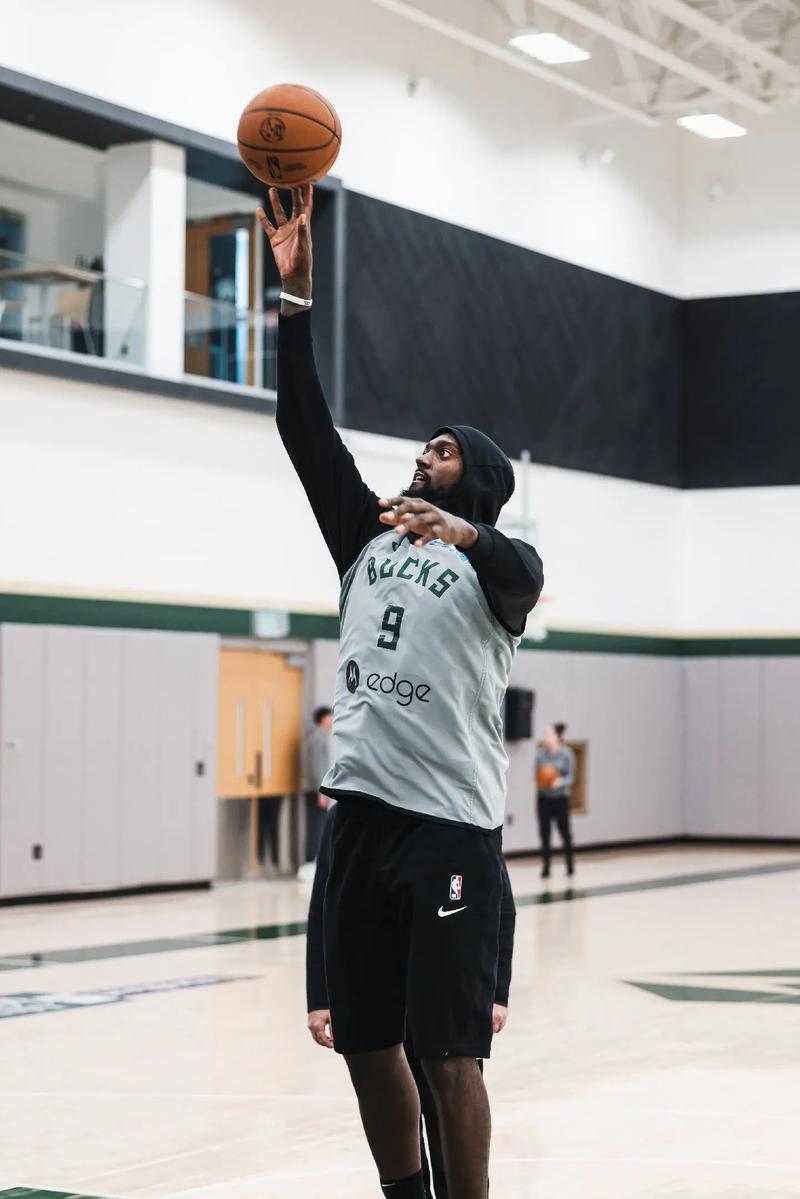 伦纳德回归后状态爆棚（复出即巅峰，伦纳德火力全开）