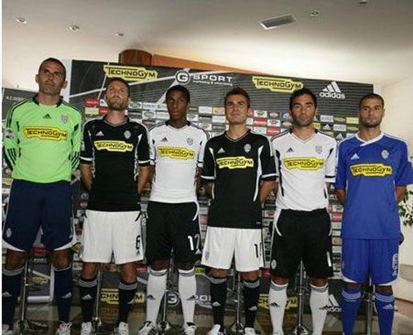 小马丁神兵天降，天压哨补篮得分背后的故事（小马丁神兵天降：压哨补篮得分的幕后故事）