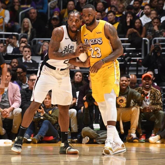 亚精英赛半场：科罗纳多破门被吹，沙迦暂0-0利雅得新月（亚精英赛半场战况：科罗纳多进球无效，沙迦与利雅得新月暂0-0）