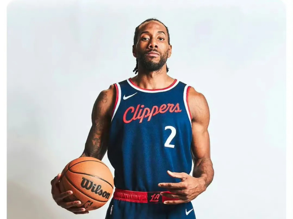 不容易啊！老鹰半场6人得分上双 play-by-play纪元以来队史首次（老鹰半场6人得分上双，创造play-by-play时代队史首例）