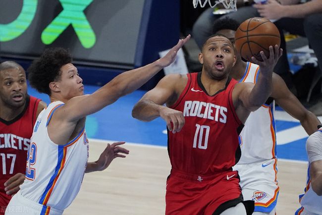 篮网主帅：海史密斯还没进行对抗训练 他的领导对年轻球员很重要（篮网主教练称海史密斯仍未进行对抗训练，其领导力对年轻球员至关重要）