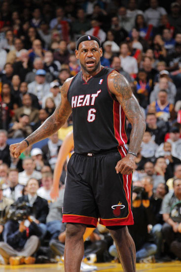 武汉女足vs东孟加拉女足首发：王霜领衔，奥乌苏先发（武汉女足战东孟加拉女足首发出炉：王霜压阵，奥乌苏首发）