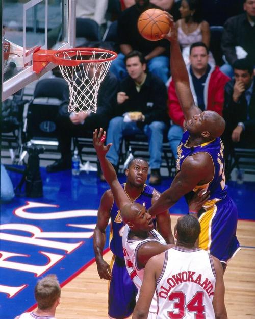 西媒：调查显示，亚马尔和皇马成西足坛最主要网暴对象（西媒调查：亚马尔与皇马成西足坛网暴首要目标）