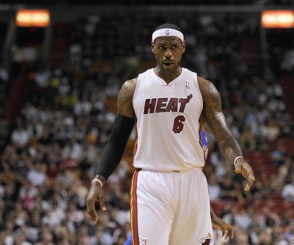 姆伯莫上赛季至今英超攻入26球，同期仅次于哈兰德、萨拉赫（自上赛季起，姆伯莫英超已斩获26球，仅逊于哈兰德与萨拉赫）