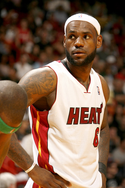 库兹马半场9中7轰18分，第二节独砍14分带队追分（库兹马半场9投7中砍18分，次节独取14分率队追赶）