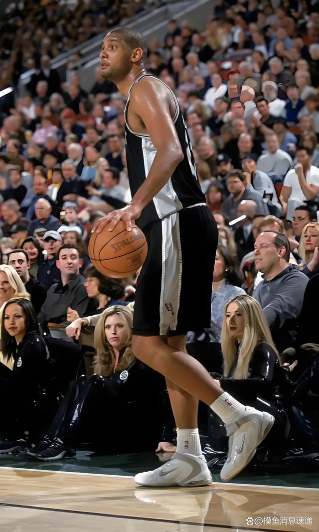 塞克斯顿弧顶三分命中，黄蜂领先开启攻势（塞克斯顿顶弧命中三分，黄蜂取得领先掀起攻势）