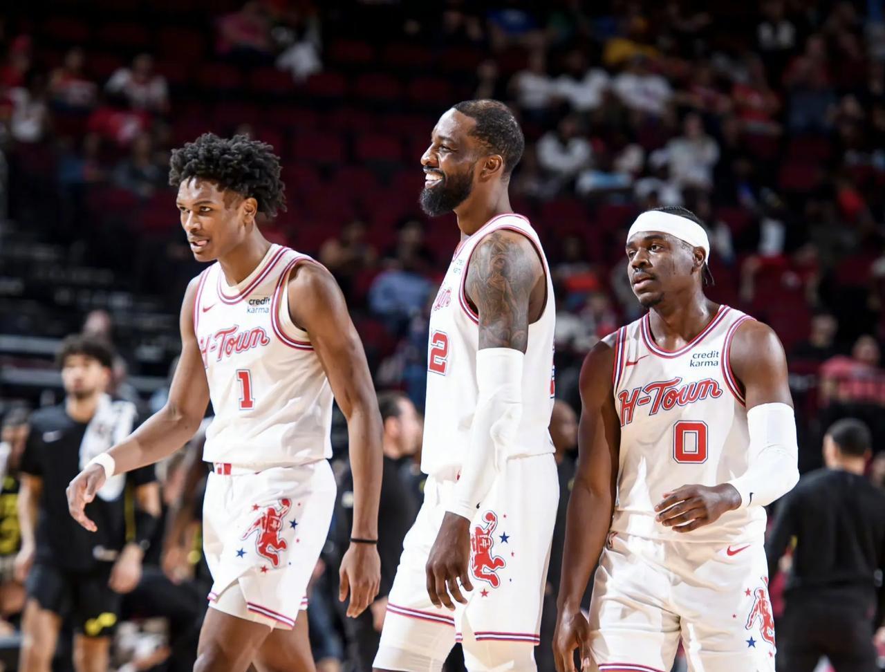 第三节库里6投无一失手，单节15分帮助勇士建立6分领先（库里第三节6投全中轰15分，助勇士建立6分优势）